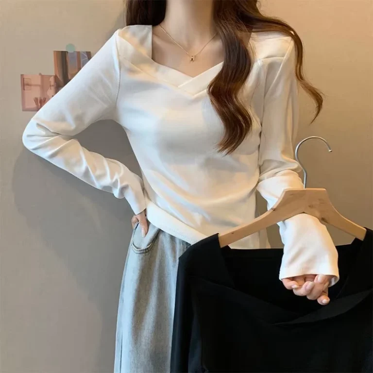 CHINEE-Solid-Long-Sleeve-Base-Shirt-Slim-fit-Long-sleeved-Top-V-neck-Classic-Long-Sleeve-T-shirt-1