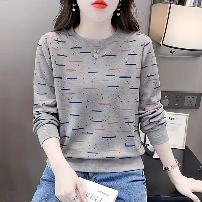 CHINEE-Womens-Long-Sleeved-T-shirt-with-Classic-Print-Casual-and-Comfortable-for-Daily-Wear-Loose-Fitting-and-Fashionable-Top