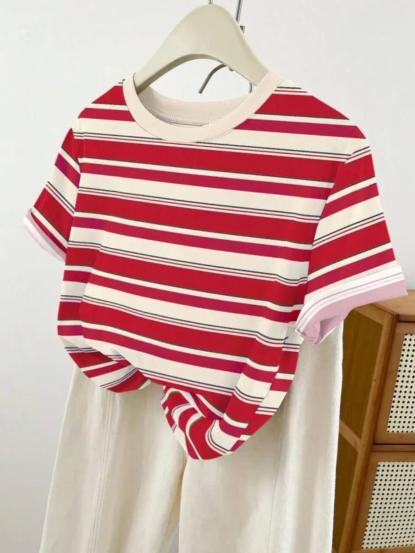 Crew-Neck-T-Shirt-with-Striped-Design-Stylish-Trendy-and-Comfortable-for-Outdoor-Wear