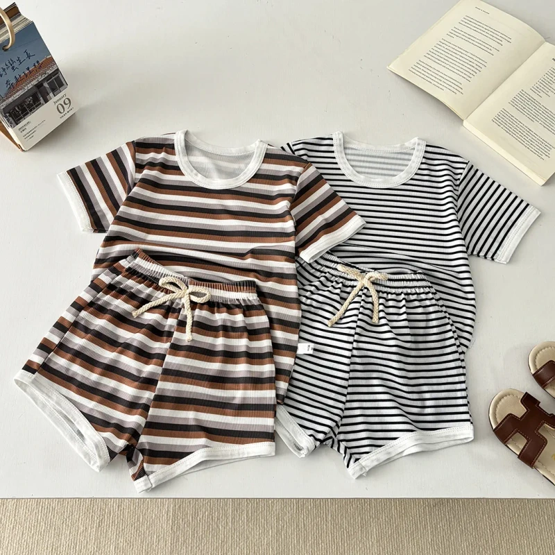 New-Summer-Style-Boys-and-Girls-Simple-Casual-Round-neck-T-shirt-and-Shorts-Set-for-Children