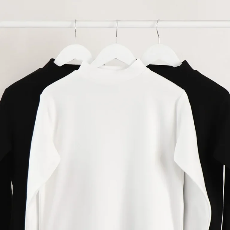 Pure-White-Long-Sleeve-Unisex-T-shirt-Long-sleeved-Black-and-White-Tops-for-Autumn-and-Winter